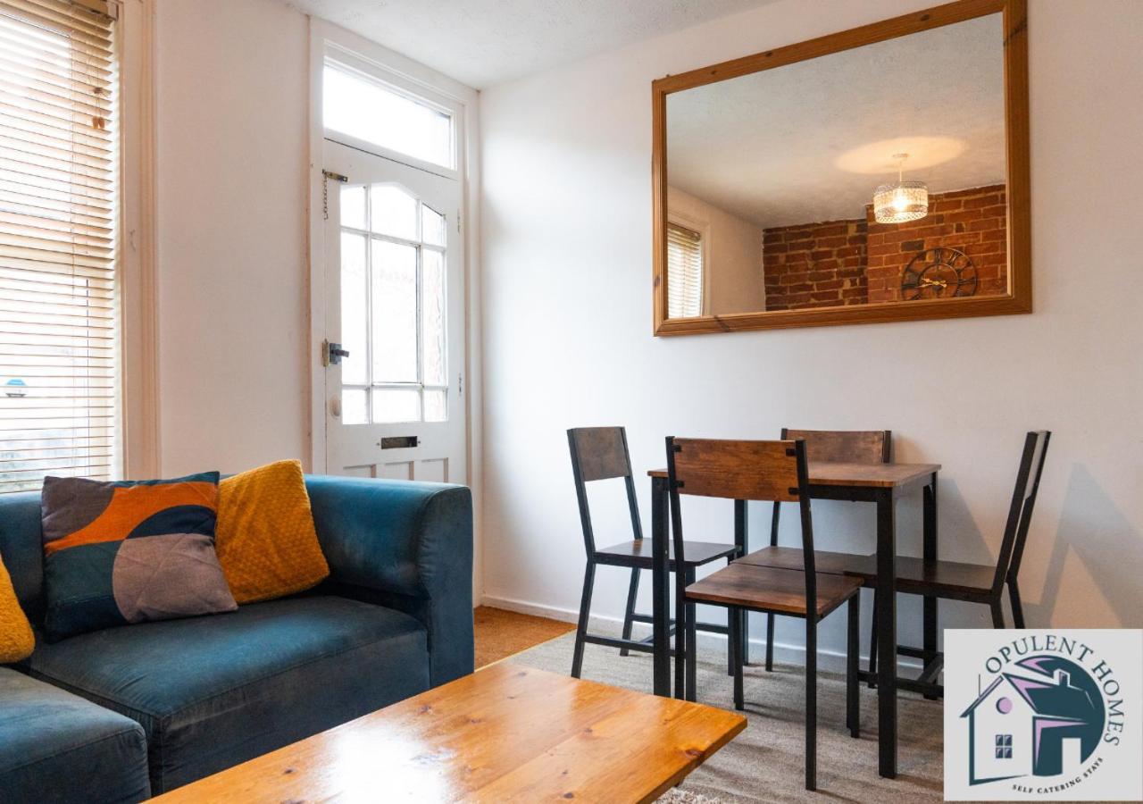 Contractors Pad - 4 Bed Town House - Cent Reading - Free Parking Βίλα Εξωτερικό φωτογραφία