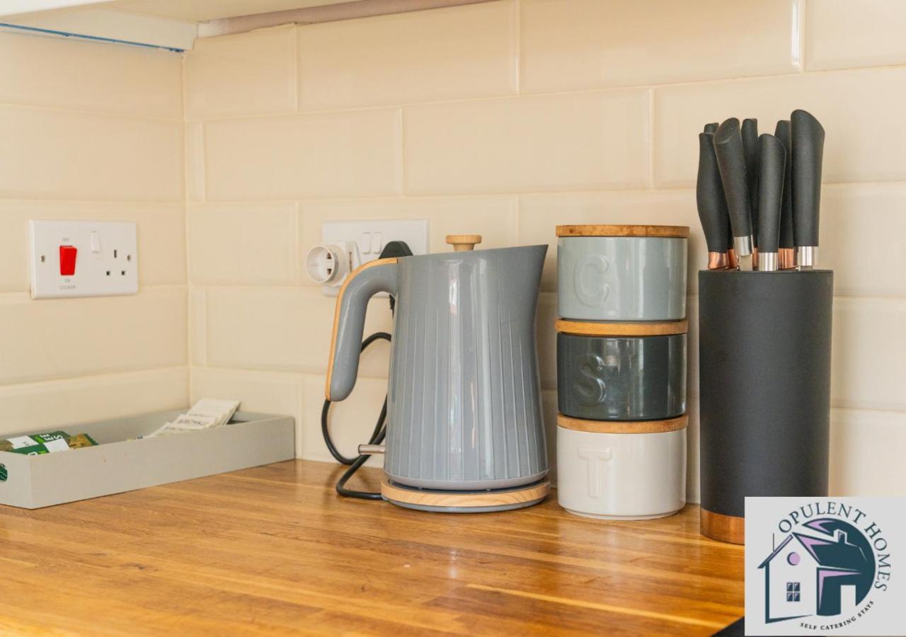 Contractors Pad - 4 Bed Town House - Cent Reading - Free Parking Βίλα Εξωτερικό φωτογραφία