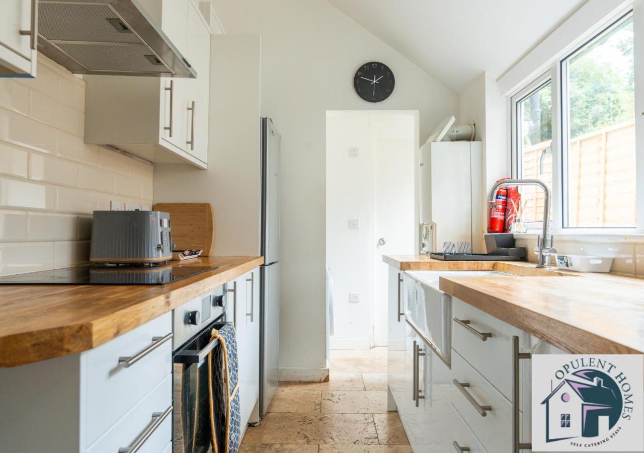 Contractors Pad - 4 Bed Town House - Cent Reading - Free Parking Βίλα Εξωτερικό φωτογραφία