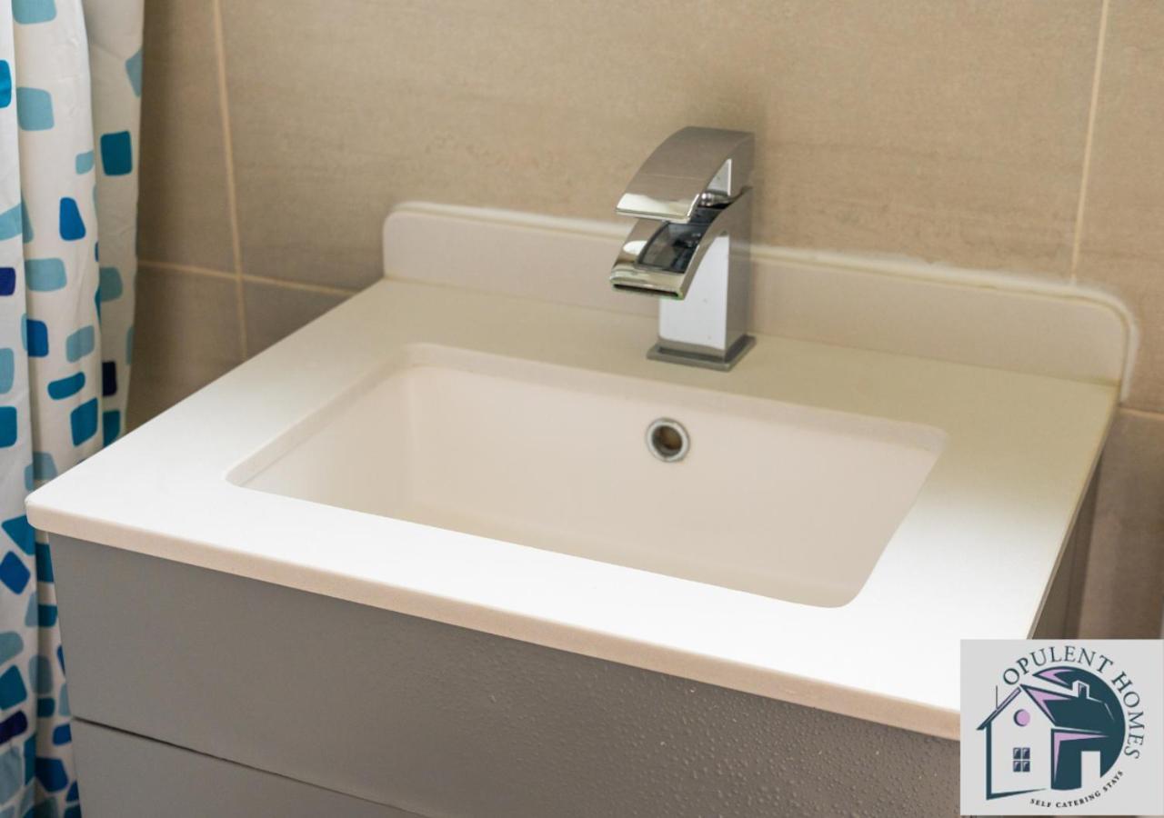 Contractors Pad - 4 Bed Town House - Cent Reading - Free Parking Βίλα Εξωτερικό φωτογραφία