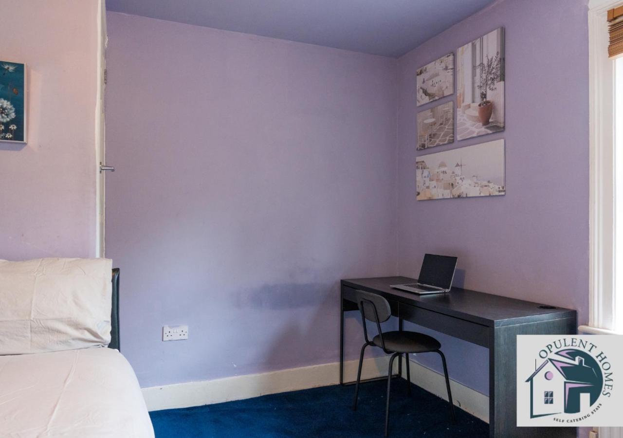 Contractors Pad - 4 Bed Town House - Cent Reading - Free Parking Βίλα Εξωτερικό φωτογραφία